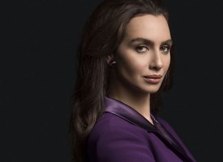 Birce Akalay İran Kraliçesi’nin fotoğrafını paylaştı