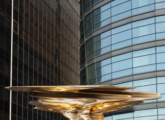 Tony Cragg’in Anıtsal Heykeli Ferko Signature’da