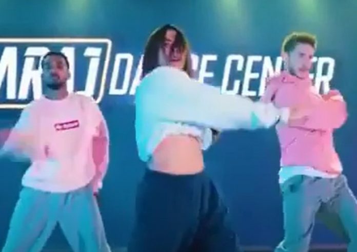 demet-ozdemi-magazin-zoom,171446NB