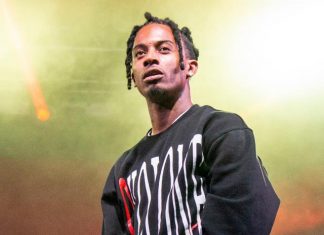 Ünlü rapçi Playboi Carti, konserinde sahneden düştü
