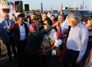 Türkan Şoray, kadın hayranının “Fatma Girik öldü, sen ölme” demesi üzerine neye uğradığını şaşırdı